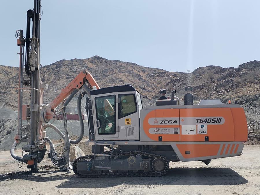 حفّارة سطحية بالمطرقة العلوية ZEGA T640S-4