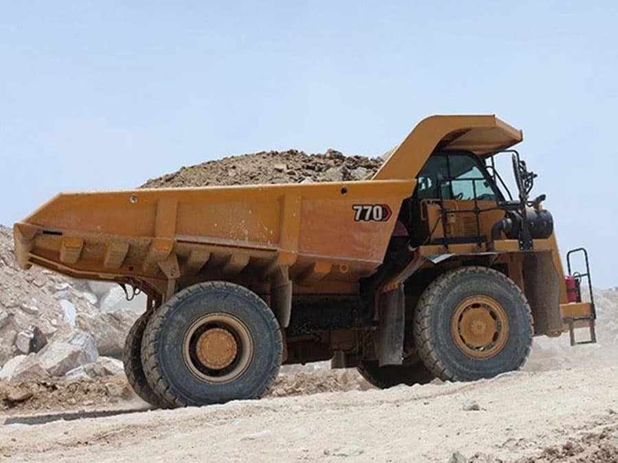 شاحنة كاتربيلر 770 خارج الطريق