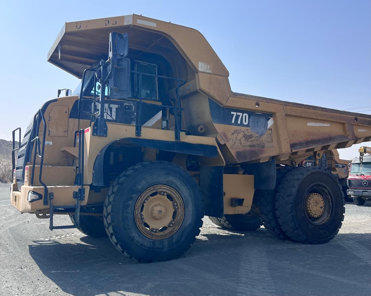 شاحنة قلابة كاتربيلر CAT-770