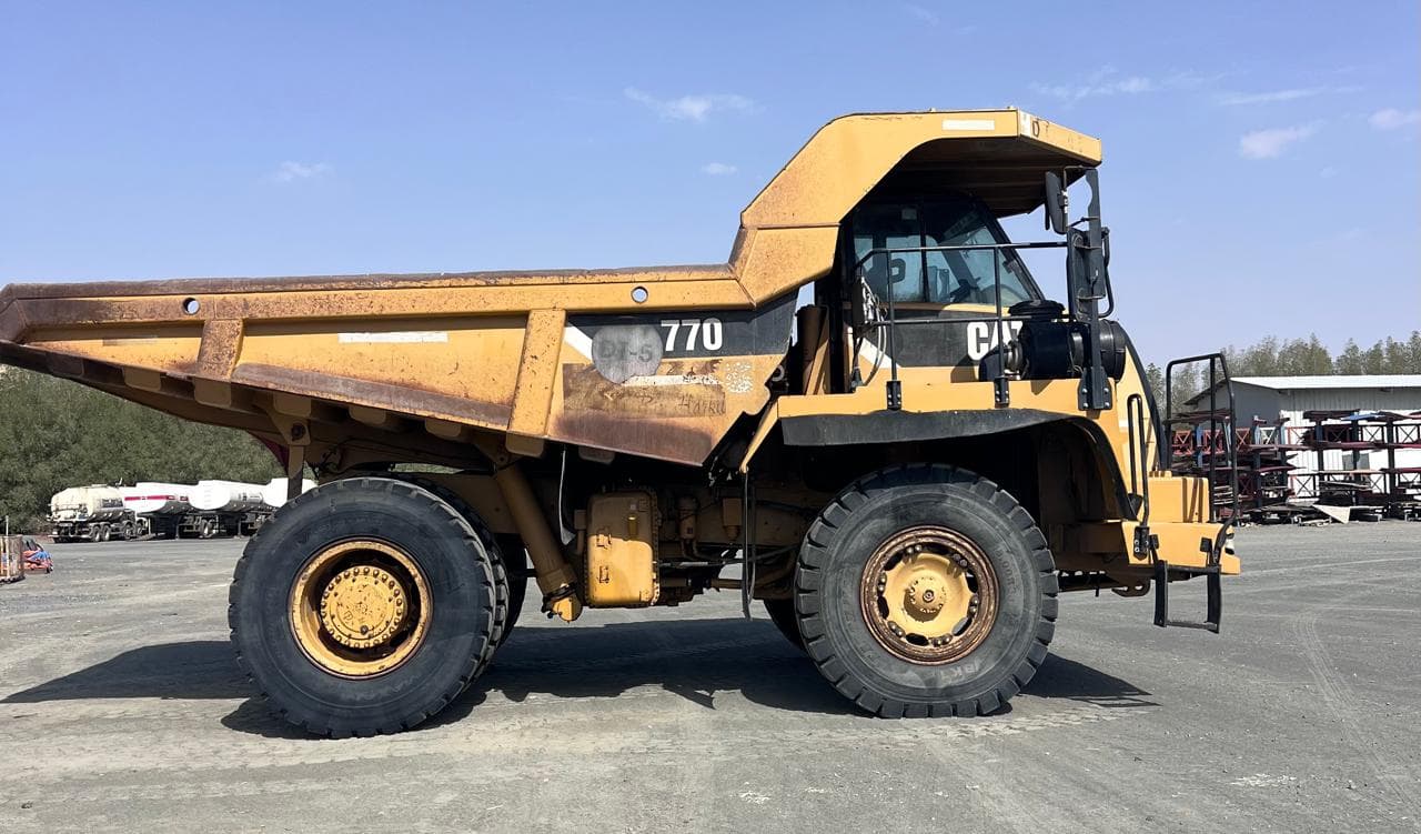 شاحنة قلابة كاتربيلر CAT-770