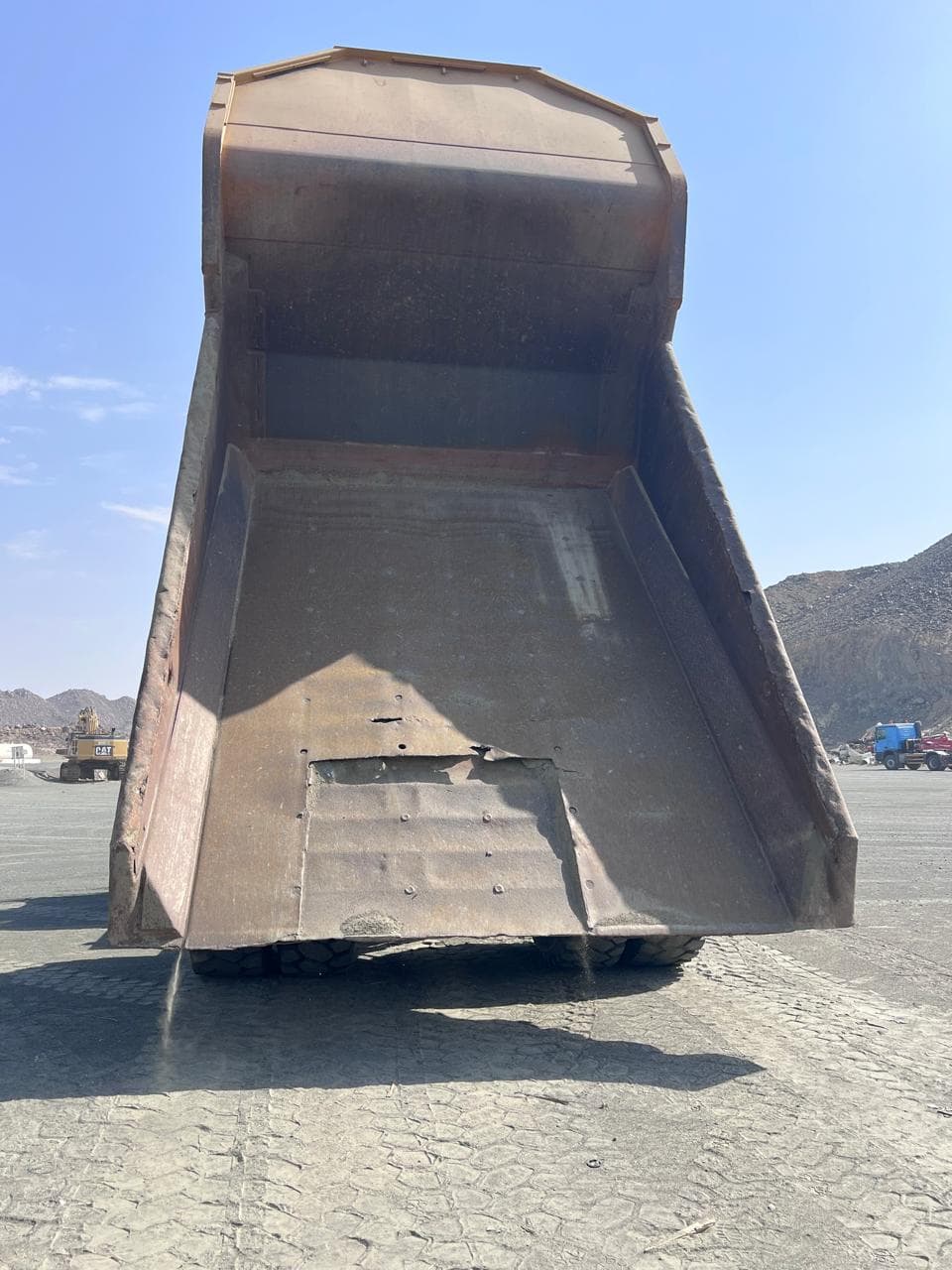 شاحنة قلابة كاتربيلر CAT-770