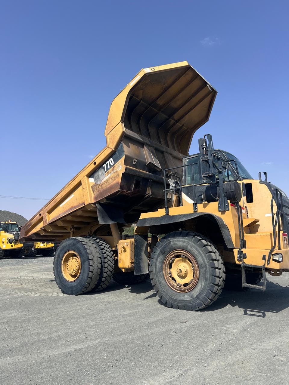 شاحنة قلابة كاتربيلر CAT-770