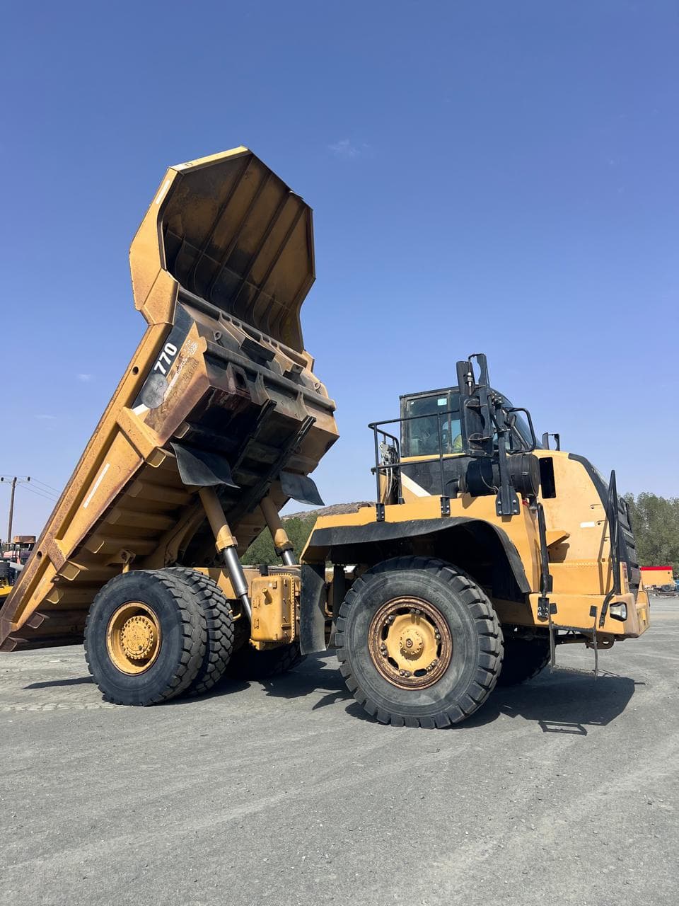 شاحنة قلابة كاتربيلر CAT-770