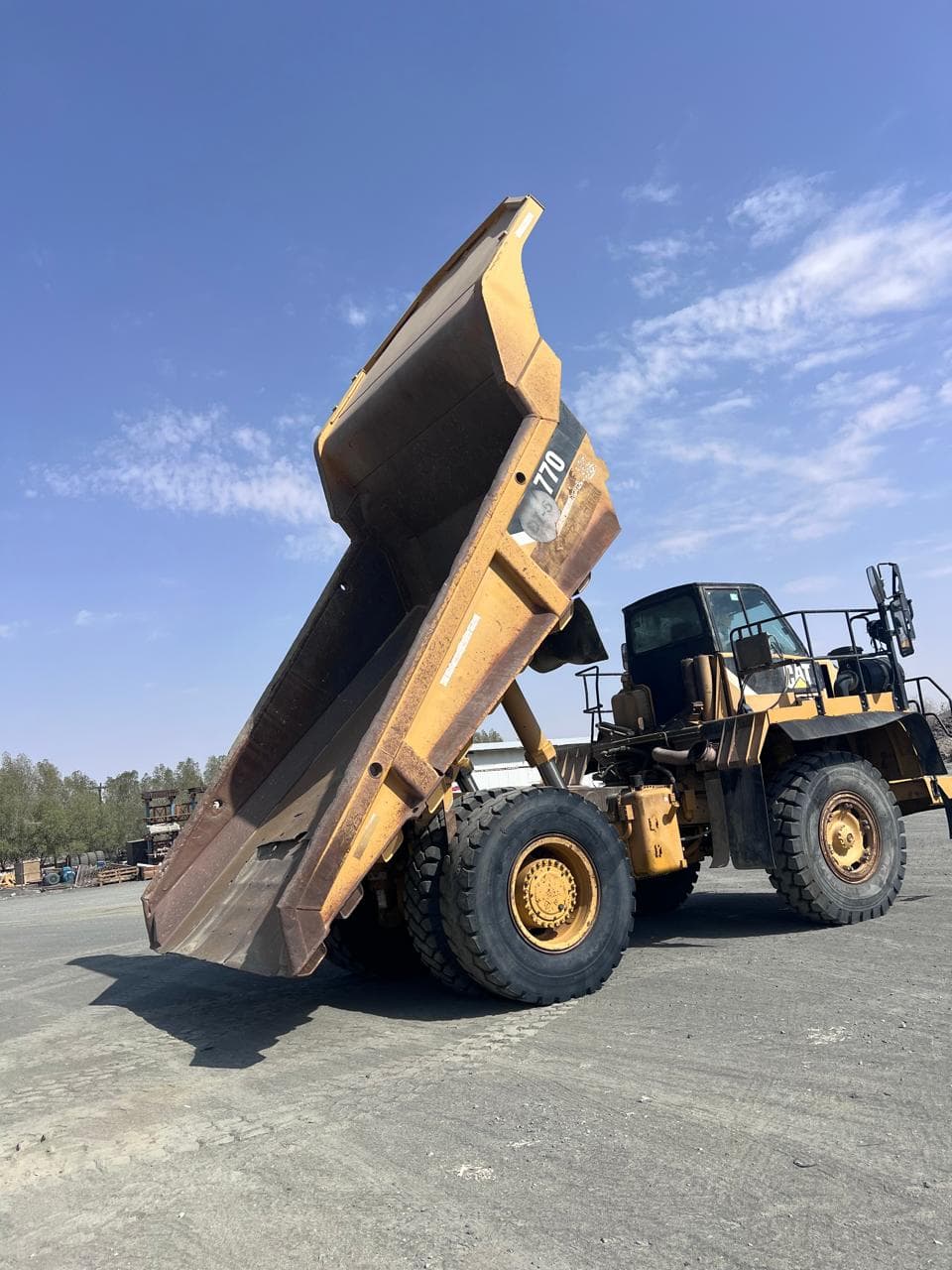 شاحنة قلابة كاتربيلر CAT-770