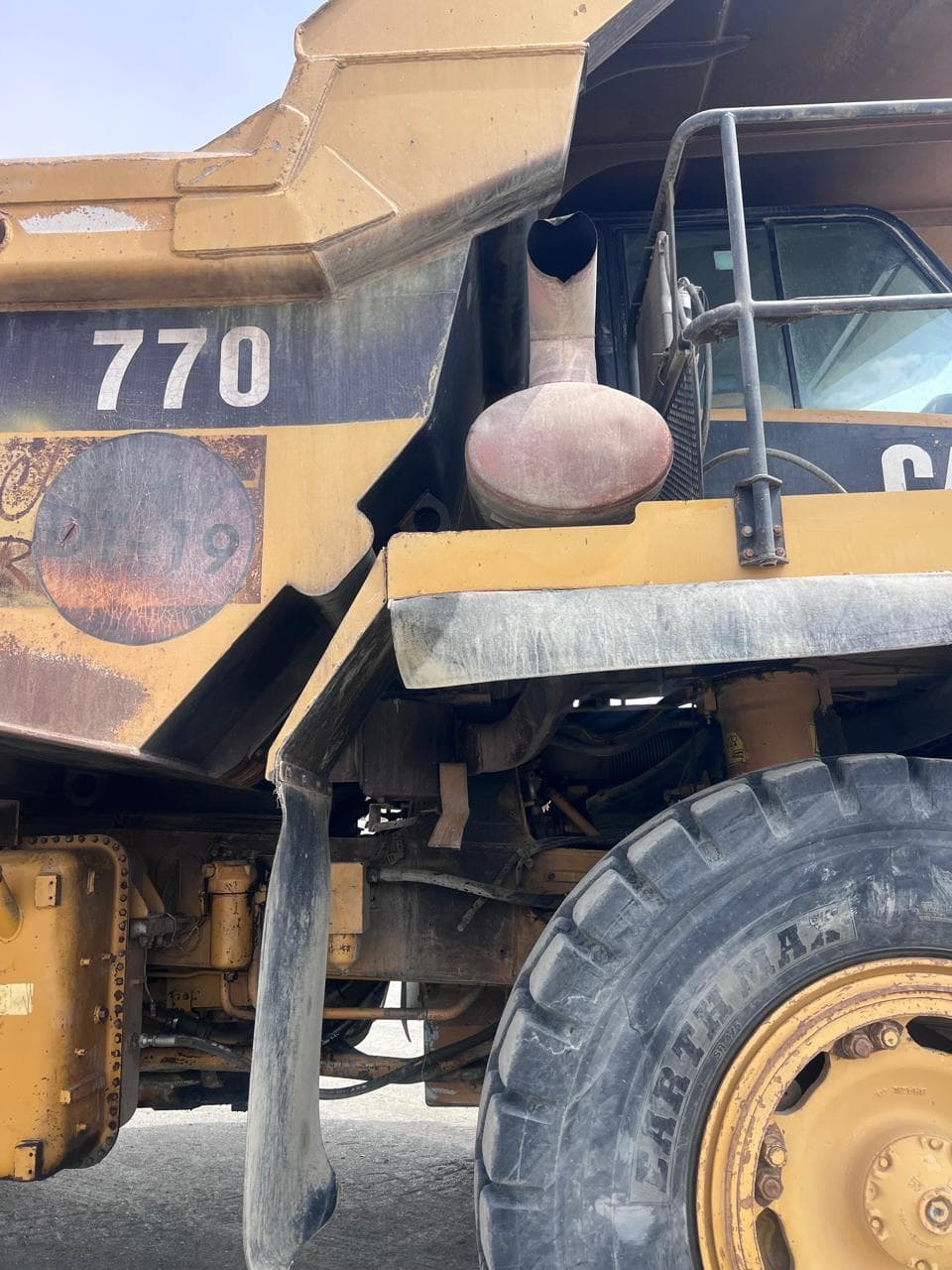 شاحنة قلابة كاتربيلر CAT-770