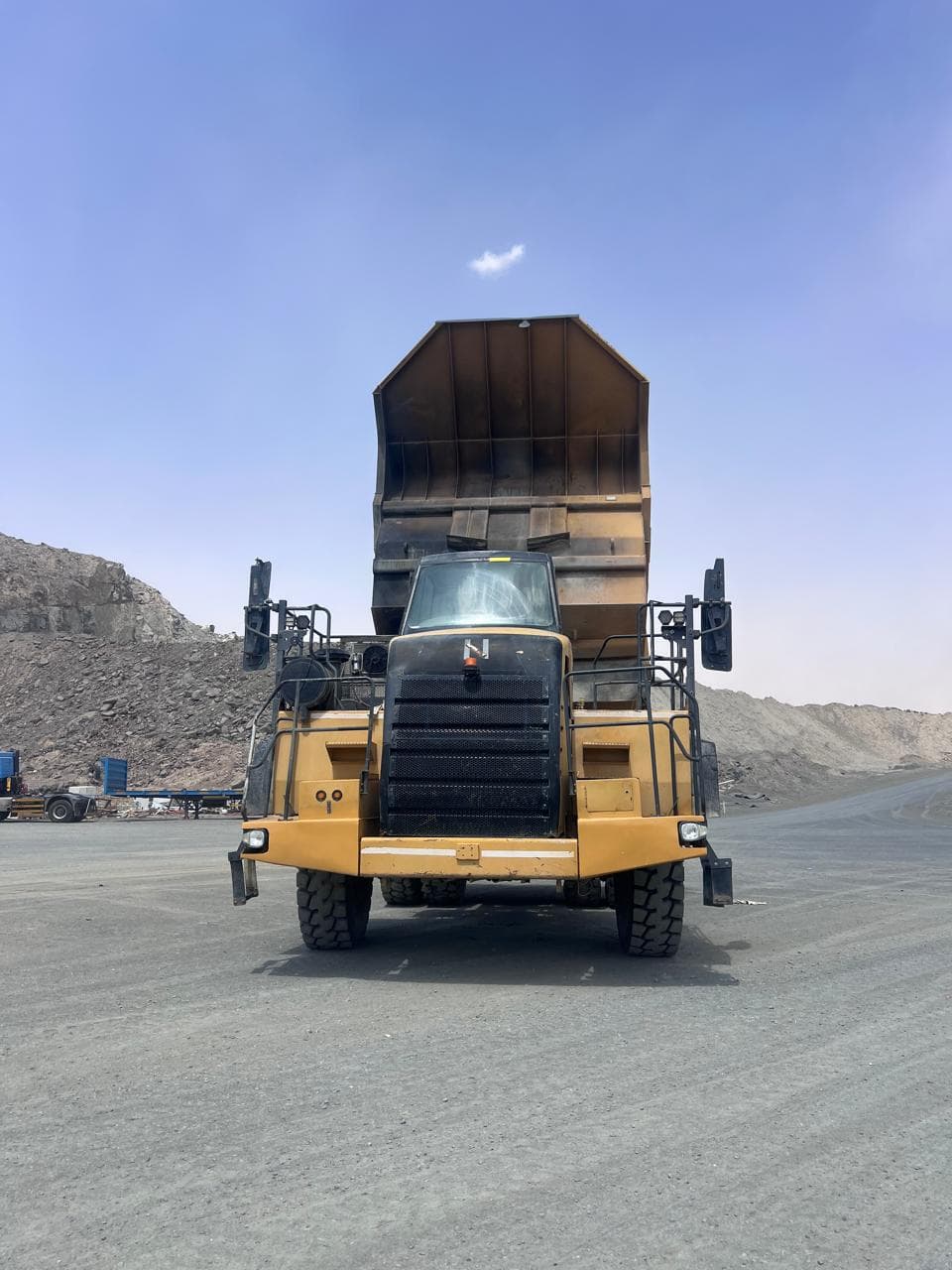 شاحنة قلابة كاتربيلر CAT-770