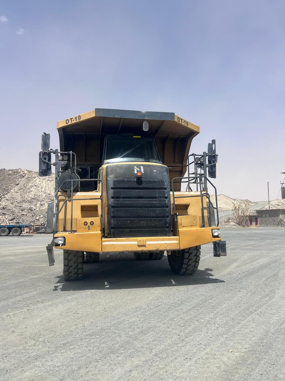 شاحنة قلابة كاتربيلر CAT-770