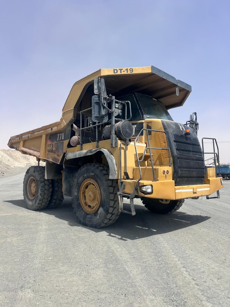 شاحنة قلابة كاتربيلر CAT-770