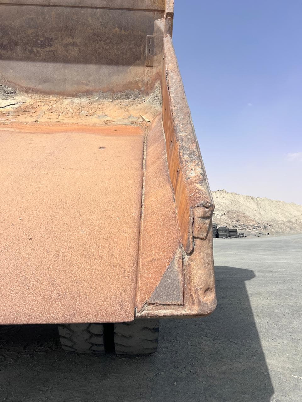 شاحنة قلابة كاتربيلر CAT-770