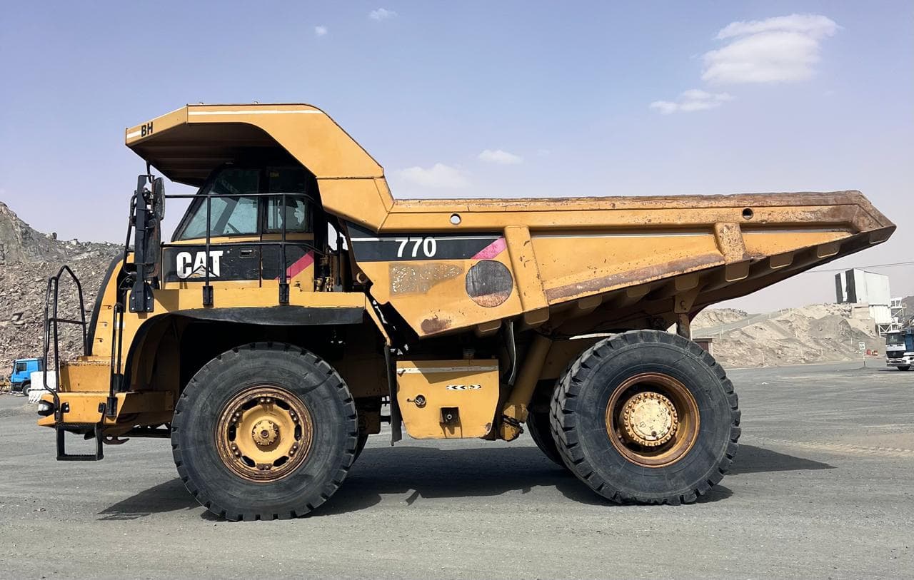 شاحنة قلابة كاتربيلر CAT-770