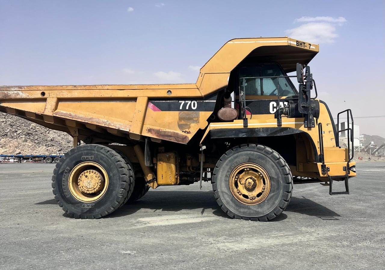 شاحنة قلابة كاتربيلر CAT-770
