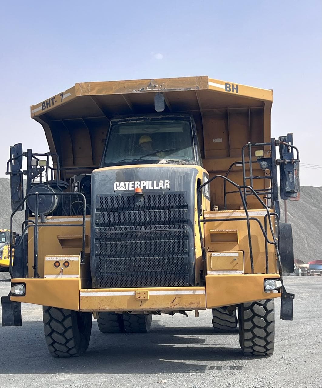 شاحنة قلابة كاتربيلر CAT-770