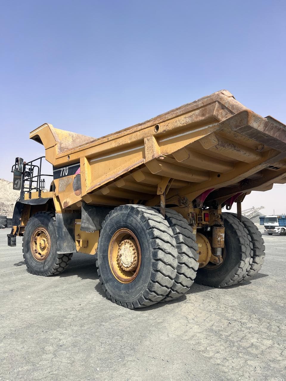 شاحنة قلابة كاتربيلر CAT-770