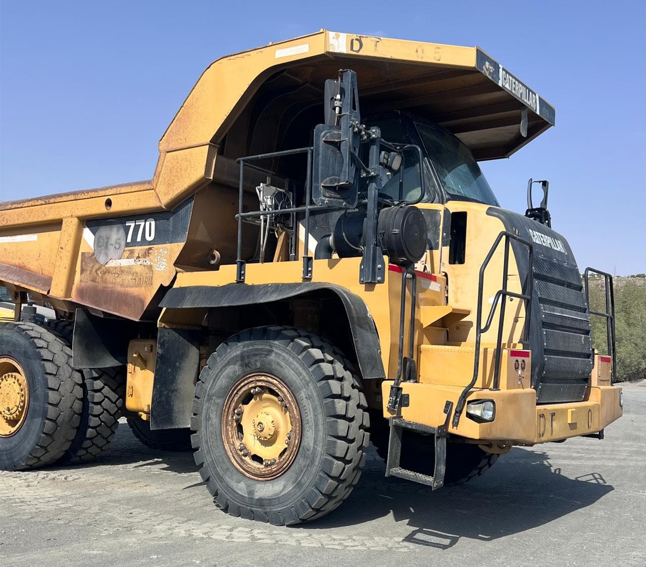 شاحنة قلابة كاتربيلر CAT-770