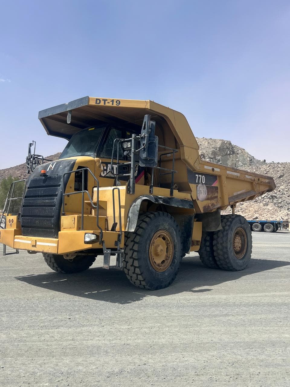 شاحنة قلابة كاتربيلر CAT-770