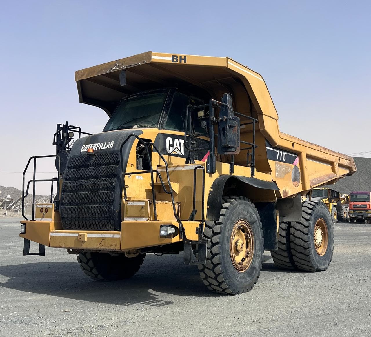 شاحنة قلابة كاتربيلر CAT-770